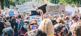 Аборты в США: От запрета к новой волне стерилизаций
